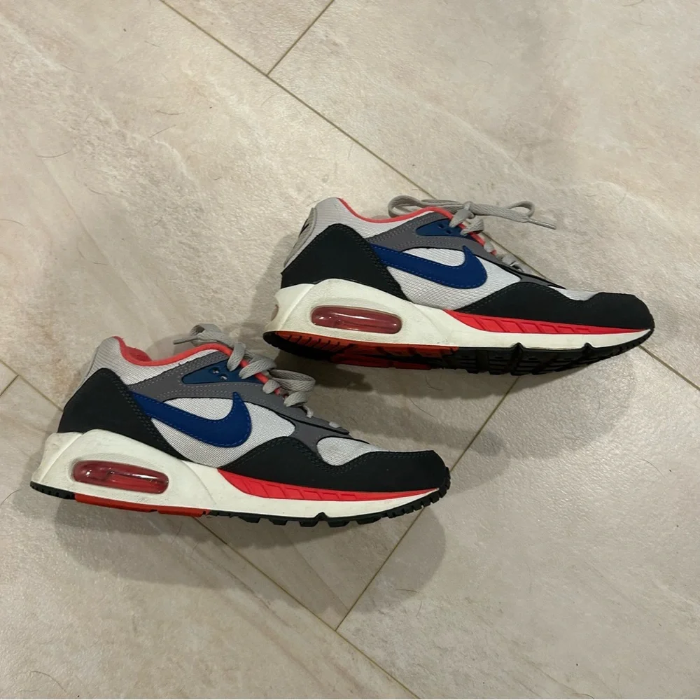 Nike Air Sneakers - Gray, Red, and Blue size 8